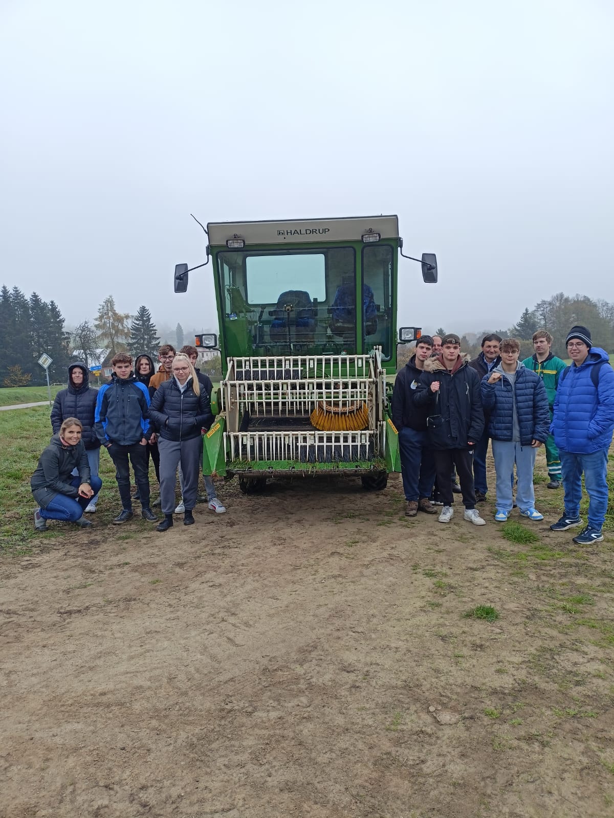 FARMÁŘI VE ŠLECHTITELSKÉ STANICI TRAVIN